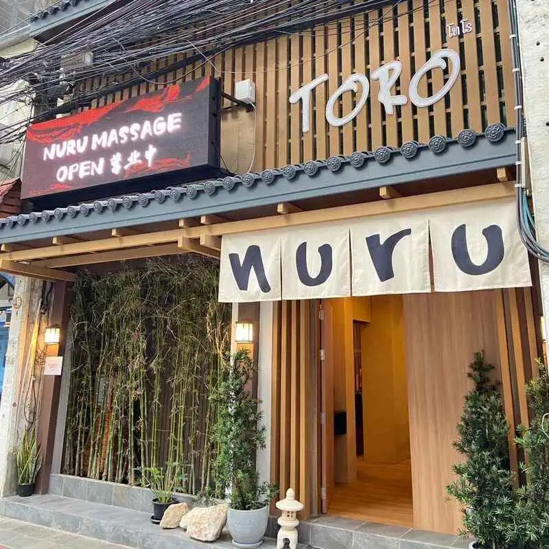 พนักงานนวดสปา TORO Nuru Massage
